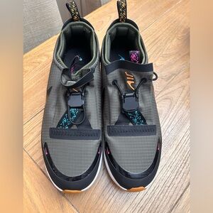 Nike Size 11 Women's Air Max DIA Winter Cargo Khaki Running Shoes